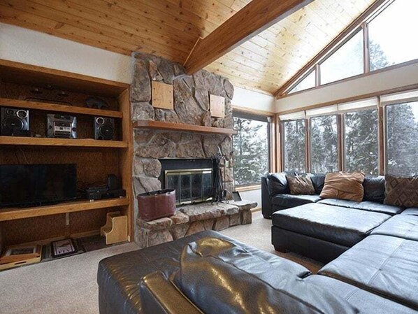 StayWinterPark_61Jabberwocky_Living Area