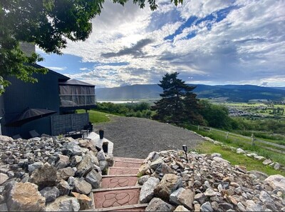 Golf course , mountains and lake views Stepping Stones Retreat