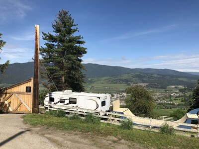 Golf course , mountains and lake views Stepping Stones Retreat