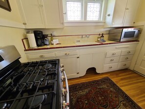 Complete Kitchen