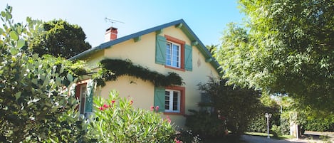 façade maison d’hôtes et gîte
AU BIEN VENU à NOE