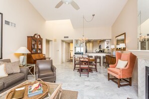 Ocean front /living room/15 foot sky light/marble flooring 
