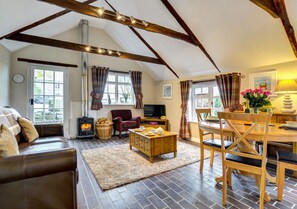 Open plan living/dining/kitchen