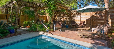 Petit Bonheur Backyard and Private Pool