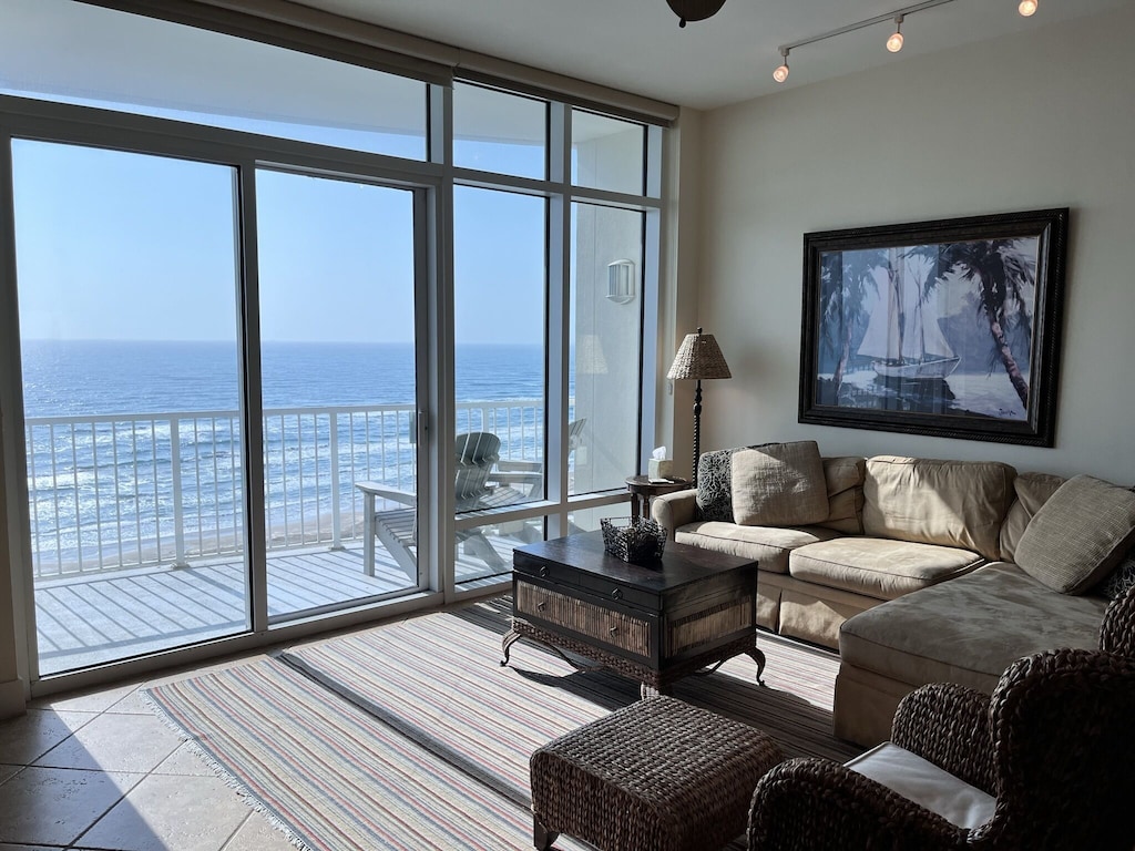 Beachfront Luxury Condo in South Padre! Beautiful Family Vacation or  Getaway! - South Padre Island