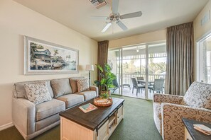 Sitting Room | Single-Story Condo | Free WiFi | Open Floor Plan