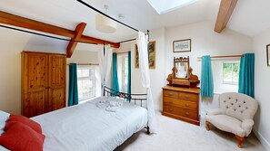 Four Poster Bed in Master Bedroom