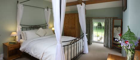 Four Poster Bed in Master Bedroom