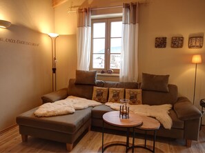 Ferienwohnung HimmelReich für 2 Personen mit Balkon, Schlafzimmer, 45 qm-Couch