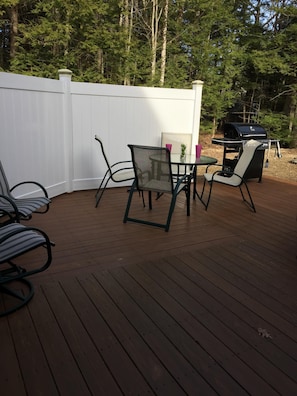Back deck with gas grill