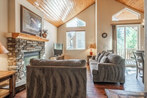 Living Room, Gas Fireplace, Flatscreen TV