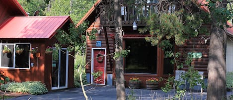 Come home to a beautiful quiet lodge after a day of hiking and exploring YNP!