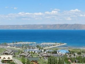 An amazing view of the lake and its constantly changing colors. Beautiful!