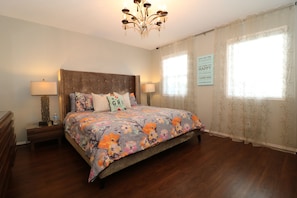Master bedroom, comfortable King bed,  WIC,  4pc Ensuite