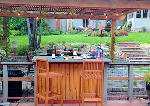 Enjoy cocktails and hors d'oeuvres by the pool.  Gas grill and fridge, too.