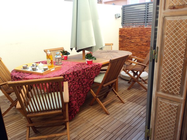 Outdoor dining