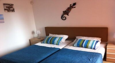 Perfect Beach Location. 2 Bedroom, Sleeps 4, Beautifully Furnished.