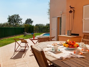 Outside dining table in the courtyard of the house .