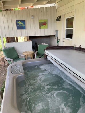Hot tub on patio.jpg