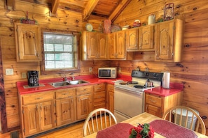 SweetHeart's Retreat 71 Pigeon Forge Cabin