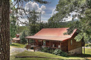 SweetHeart's Retreat 71 Pigeon Forge Cabin