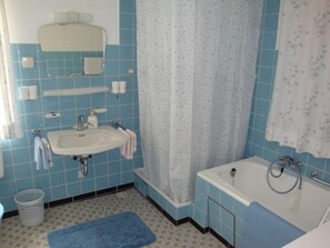 Ferienwohnung 60 qm, bis 4 Personen, 2 Schlafzimmer, Terrasse, Nichtraucher-Badezimmer