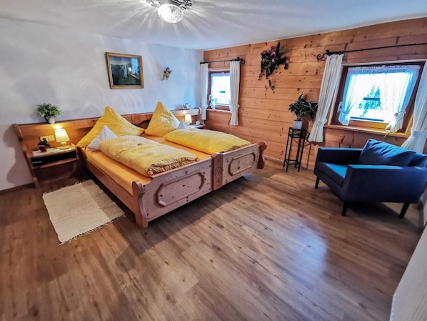 Ferienwohnung Grünstein, 1-2 Personen, 42 qm, Balkon, ruhige Lage-Schlafzimmer