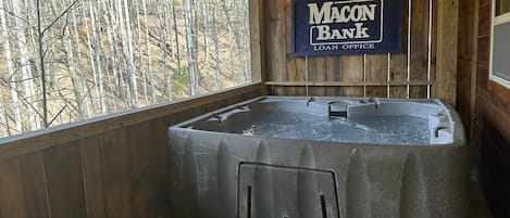 Big 4 person Hot Tub