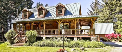 Book your Brookings getaway to this one-of-a-kind log cabin.