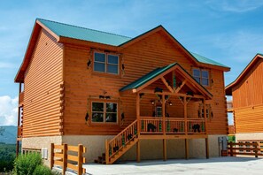 The Blissful Bear Lodge! Sleeps up to 24 guests. Indoor pool, Theater, VIEWS, and so much more!