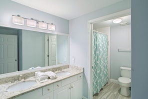 Majestic Sun 411A Master Bathroom