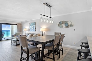 23-Huntington-by-the-Sea-402-Dining