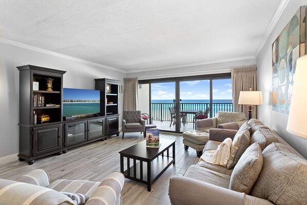 23-Huntington-by-the-Sea-402-Living