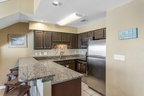 22-Windancer-406-Kitchen