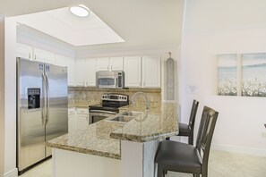 21-Ariel-Dunes-I-1302-Kitchen