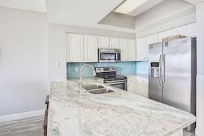 20-Ariel-Dunes-II-707-Kitchen