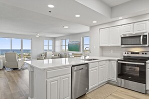 24-Ariel-Dunes-II-1410-Kitchen-Alt