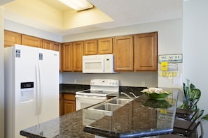 22-Ariel-Dunes-I-1802-Kitchen