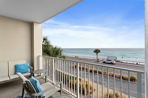 23-Majestic-Sun-208B-Balcony