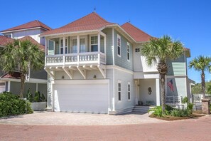 21-The-Grits-Carlton-Exterior