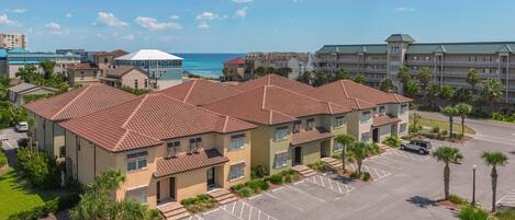 19-Drone-La-Terraza-Low-Front-To-Beach