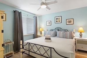 22-Commodores-Retreat-206-Bedroom