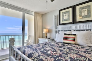 King size bed overlooking the gulf in the master bedroom!
