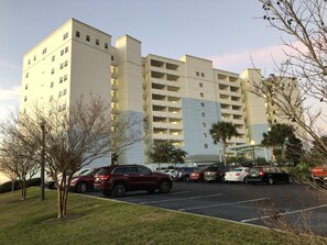 Harbour Pointe Condos
plenty of parking