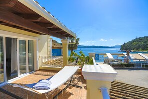 Lazy living on spectacular upper terrace