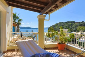 Bliss with a view%2C upper terace