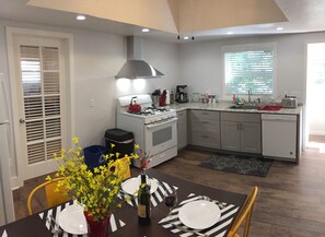 Spacious gourmet kitchen