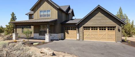 Gorgeous modern mountain home with oversized 3 car garage