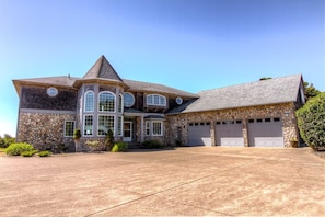 Pull in to this beautiful home with a spacious driveway.