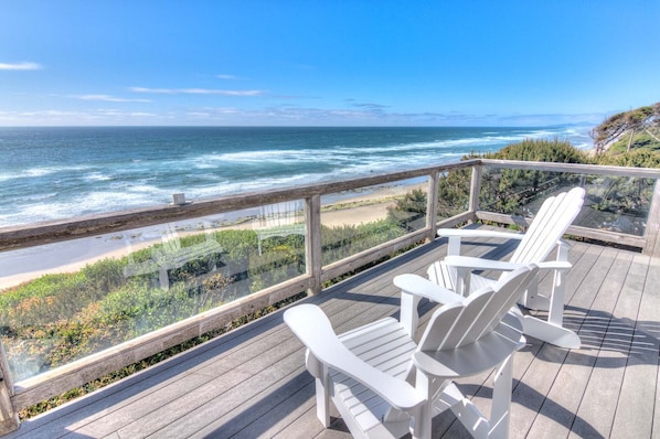 Sit on the deck and enjoy views as far north as Yaquina Head Lighthouse and Seal Rock to the south.